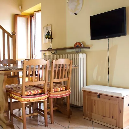 La Casa Sul Sasso In Town Serviced Дервио