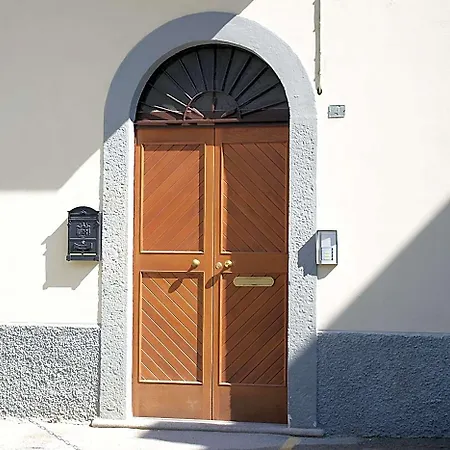 La Casa Sul Sasso In Town Serviced Aparthotel Dervio