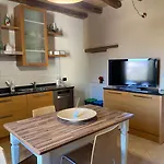 La Casa Sul Sasso In Town Serviced מלון דירות דרביו