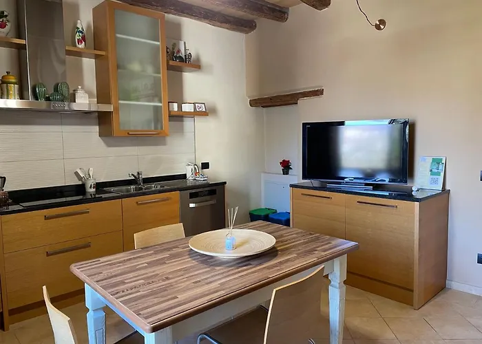 La Casa Sul Sasso In Town Serviced Aparthotel Dervio