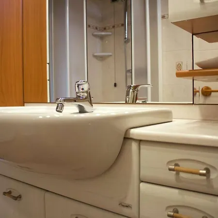 La Casa Sul Sasso In Town Serviced 4* Dervio